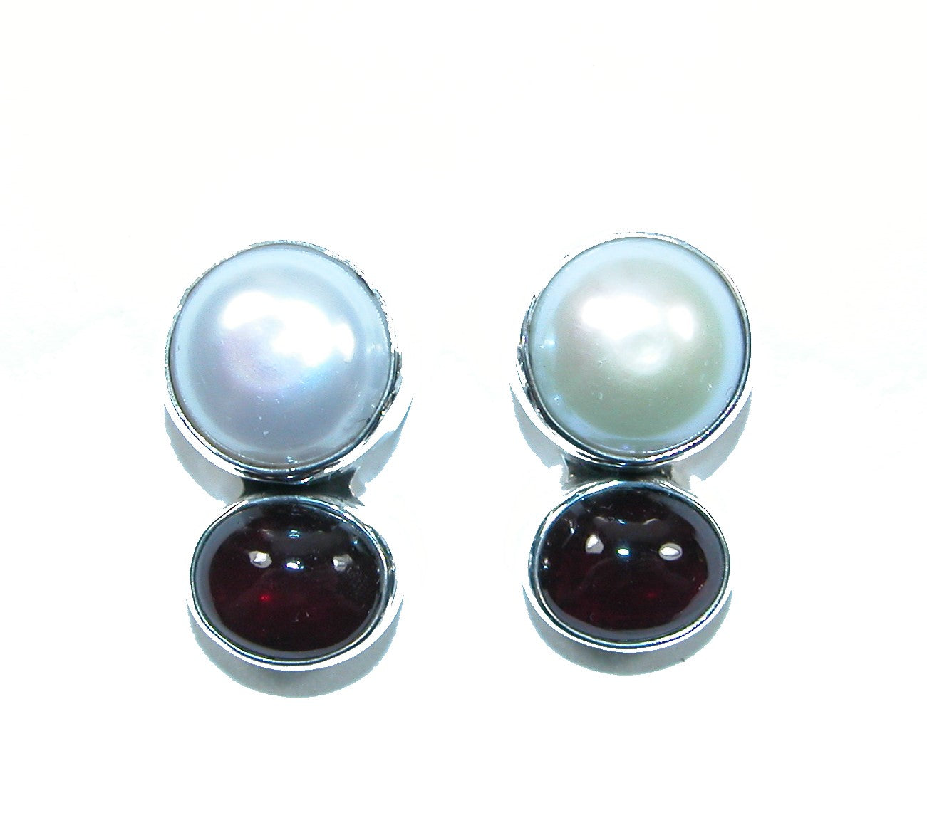32029B Mabe Pearl Garnet Sterling Silver Earring