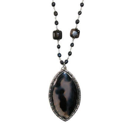 40140 Montanna Agate Pendant on Freshwater Pearl Jointed necklace
