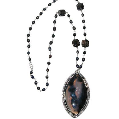 40140 Montanna Agate Pendant on Freshwater Pearl Jointed necklace